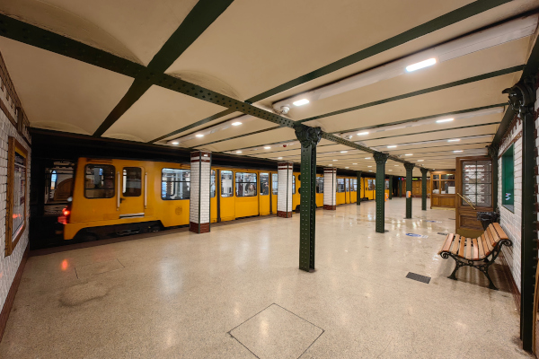 Budapest, M1 metró, Bajcsy-Zsilinszky út, bélyegkép
