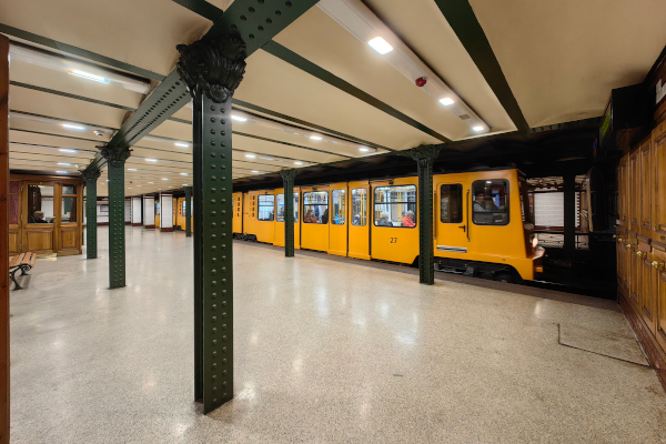 Budapest, M1 metró, Bajcsy-Zsilinszky út, bélyegkép