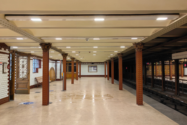 Budapest, M1 metró, Opera, bélyegkép