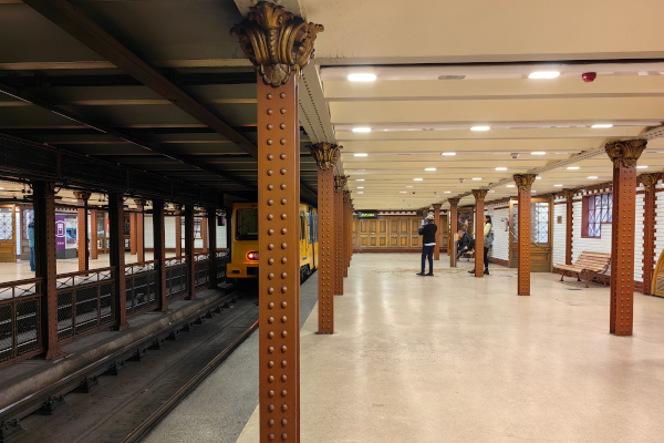 Budapest, M1 metró, Opera, bélyegkép