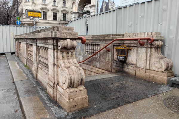 Budapest, M1 metró, Opera, bélyegkép