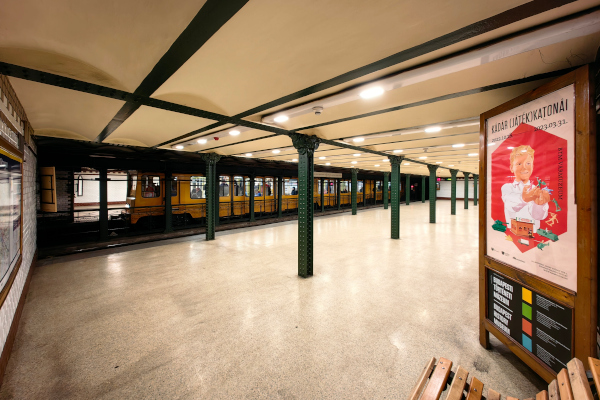 Budapest, M1 metró, Oktogon, bélyegkép