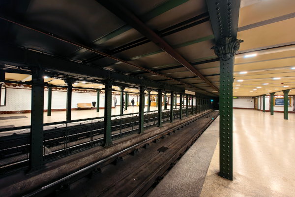 Budapest, M1 metró, Oktogon, bélyegkép