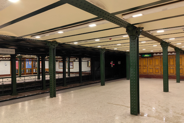 Budapest, M1 metró, Oktogon, bélyegkép