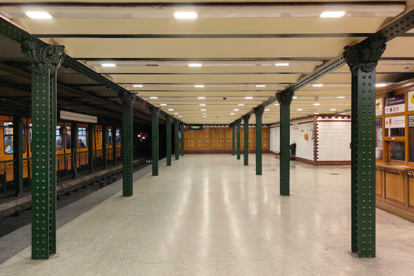 Budapest, M1 metró, Oktogon, bélyegkép