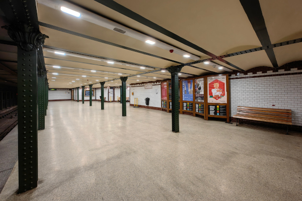 Budapest, M1 metró, Oktogon, bélyegkép