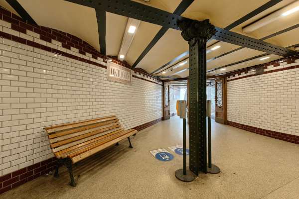 Budapest, M1 metró, Oktogon, bélyegkép