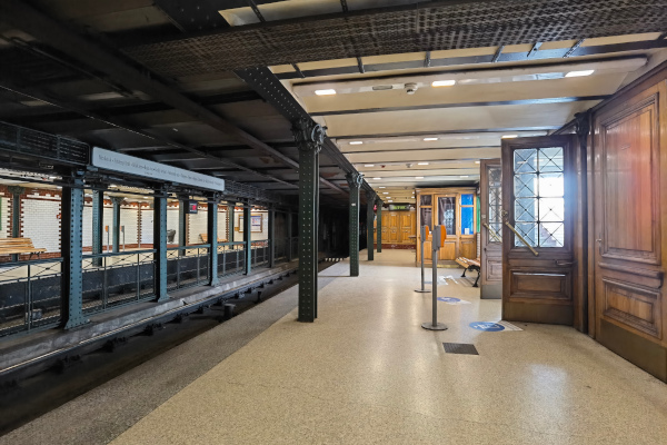 Budapest, M1 metró, Bajza utca, bélyegkép