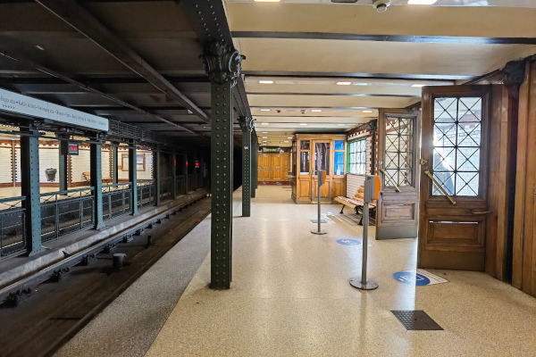 Budapest, M1 metró, Bajza utca, bélyegkép