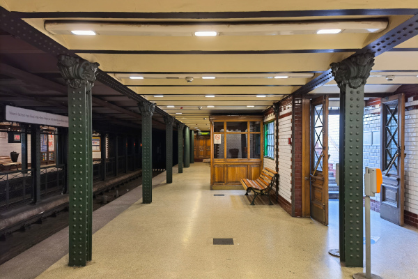 Budapest, M1 metró, Bajza utca, bélyegkép