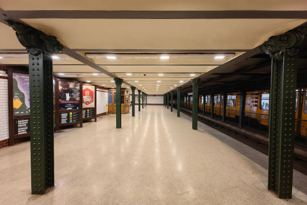 Budapest, M1 metró, Hősök tere, bélyegkép