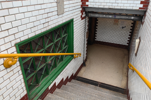 Budapest, M1 metró, Hősök tere, bélyegkép