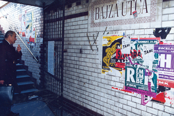 Budapest, M1 metró, graffiti, bélyegkép