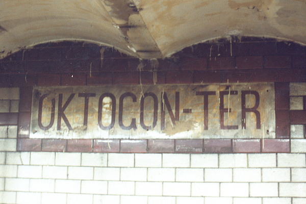 Budapest, M1 metró, graffiti, bélyegkép