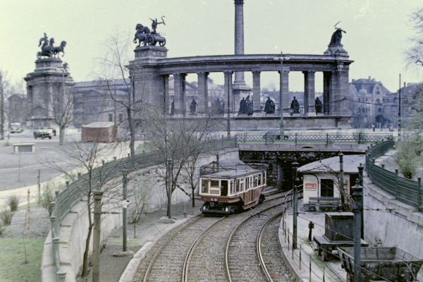 Budapest, M1 metró, Hősök tere, bélyegkép