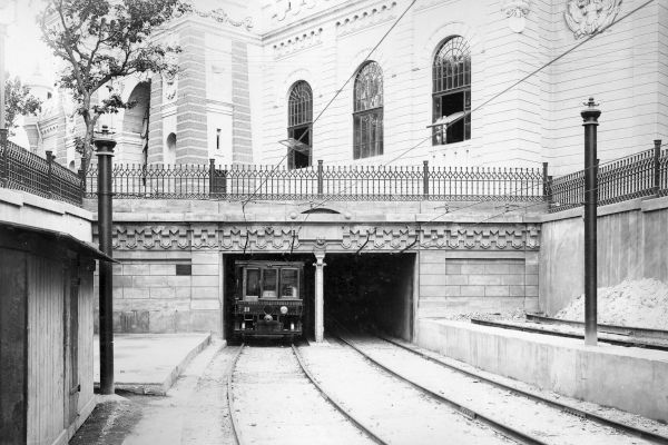 Budapest, M1 metró, Hősök tere, bélyegkép