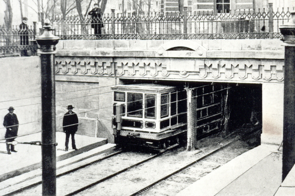 Budapest, M1 metró, Hősök tere, bélyegkép