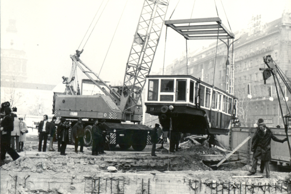 Budapest, M1 metró, Múzeum, bélyegkép
