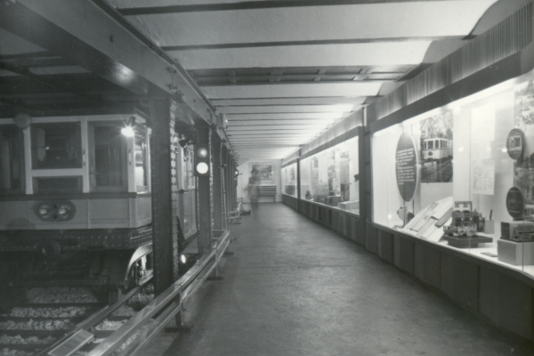 Budapest, M1 metró, Múzeum, bélyegkép