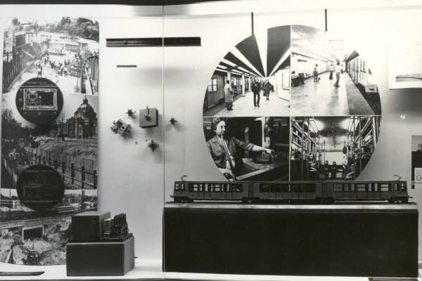 Budapest, M1 metró, Múzeum, bélyegkép