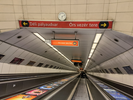 Budapest, M2 metró, Széll Kálmán tér, bélyegkép