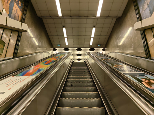 Budapest, M2 metró, Deák Ferenc tér, bélyegkép