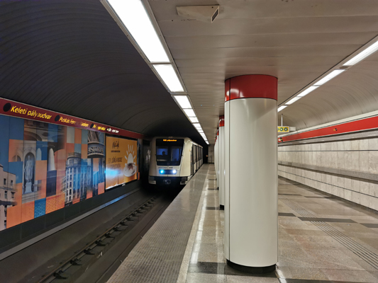 Budapest, M2 metró, Astoria, bélyegkép
