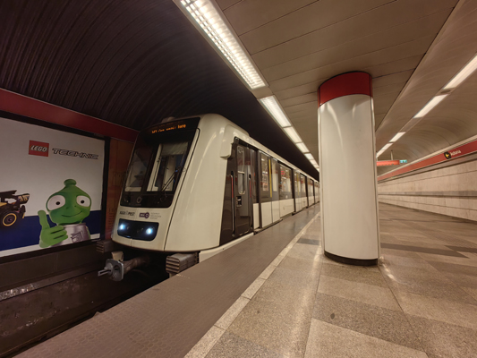 Budapest, M2 metró, Astoria, bélyegkép