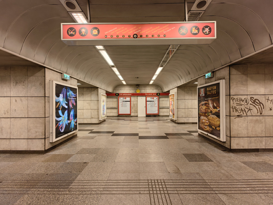 Budapest, M2 metró, Astoria, bélyegkép