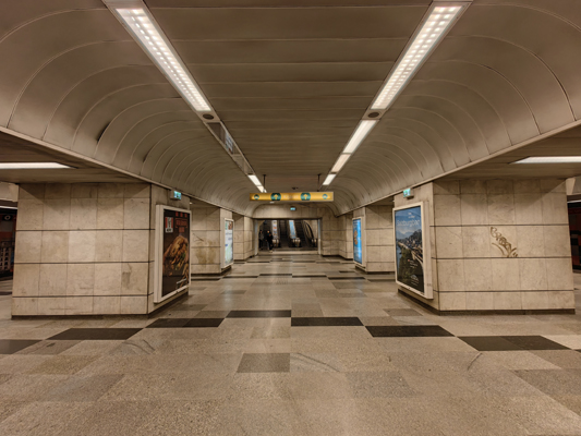Budapest, M2 metró, Astoria, bélyegkép