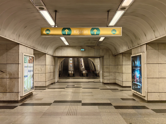 Budapest, M2 metró, Astoria, bélyegkép
