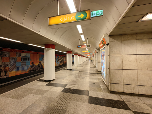 Budapest, M2 metró, Astoria, bélyegkép