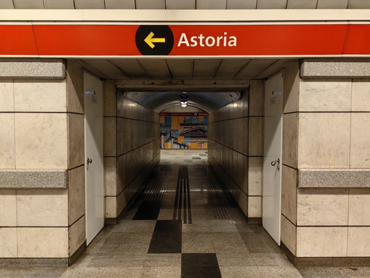 Budapest, M2 metró, Astoria, bélyegkép