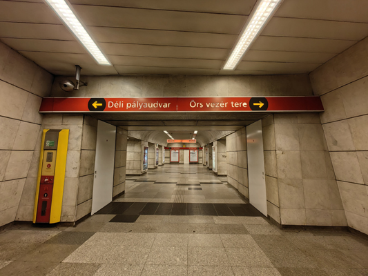 Budapest, M2 metró, Astoria, bélyegkép
