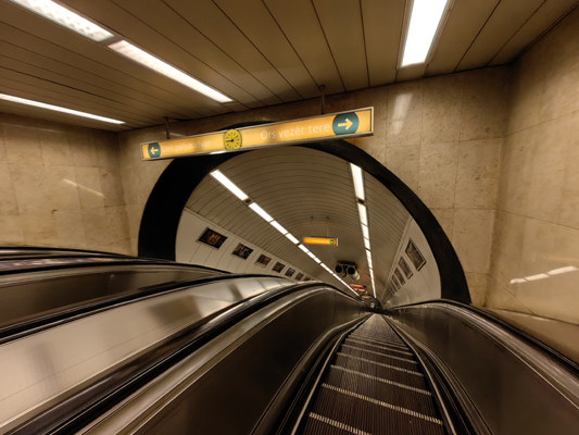 Budapest, M2 metró, Astoria, bélyegkép