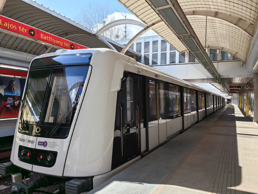 Budapest, M2 metró, Pillangó utca, bélyegkép