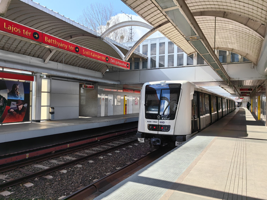 Budapest, M2 metró, Pillangó utca, bélyegkép