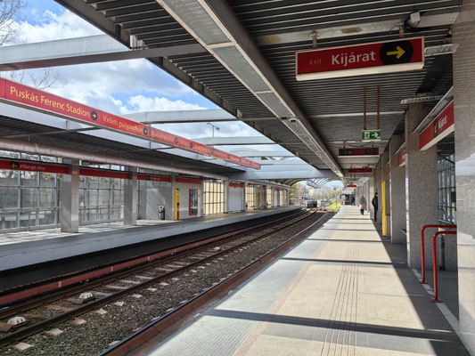 Budapest, M2 metró, Pillangó utca, bélyegkép