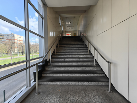 Budapest, M2 metró, Pillangó utca, bélyegkép