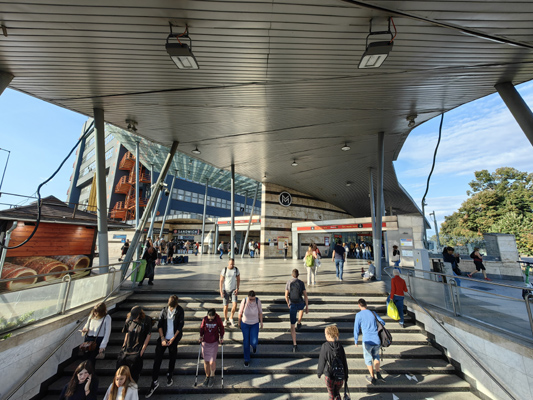 Budapest, M2 metró, Örs vezér tere, bélyegkép