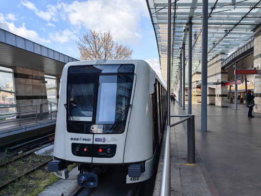 Budapest, M2 metró, Örs vezér tere, bélyegkép