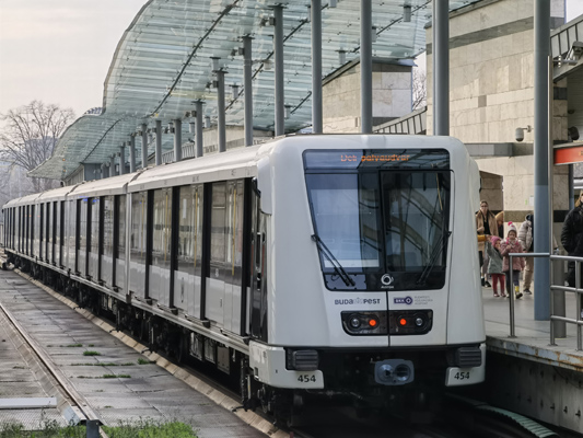 Budapest, M2 metró, Örs vezér tere, bélyegkép