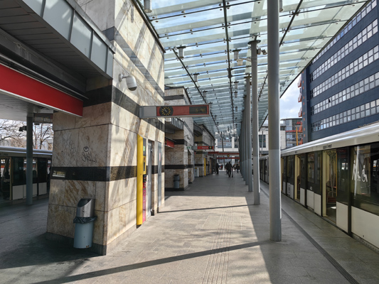 Budapest, M2 metró, Örs vezér tere, bélyegkép