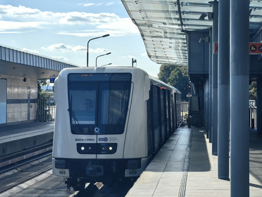 Budapest, M2 metró, Örs vezér tere, bélyegkép