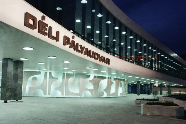 Budapest, M2 metró, Déli pályaudvar, bélyegkép