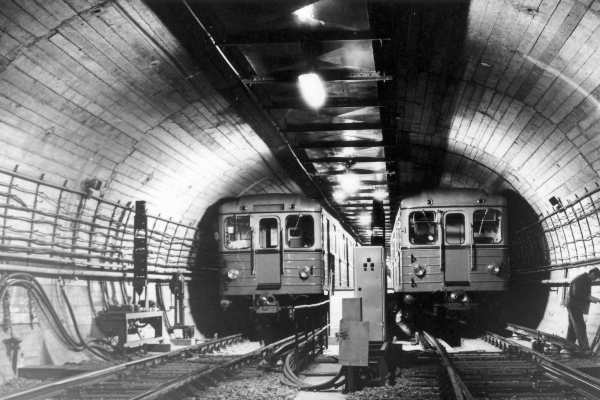 Budapest, M2 metró, Déli pályaudvar, kihúzó, bélyegkép