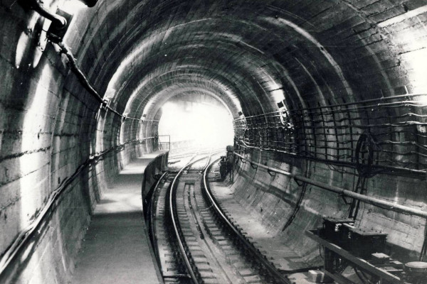 Budapest, M2 metró, Déli pályaudvar, kihúzó, bélyegkép