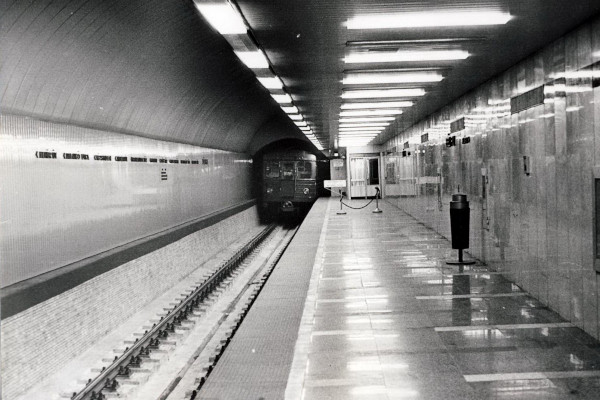 Budapest, M2 metró, Déli pályaudvar, bélyegkép