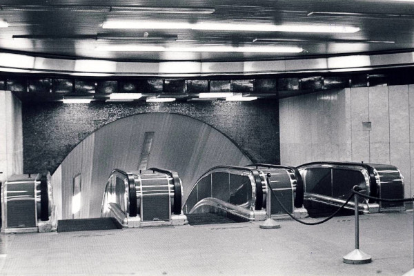 Budapest, M2 metró, Déli pályaudvar, bélyegkép