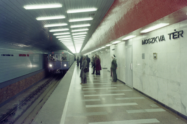 Budapest, M2 metró, Széll Kálmán tér, bélyegkép